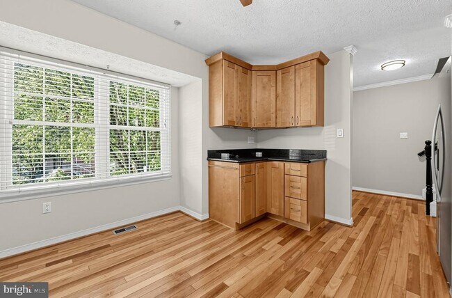 Building Photo - 2504 Smoketree Ln