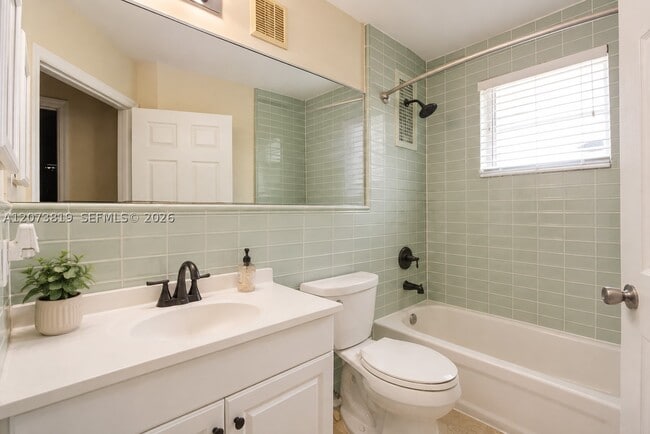 Building Photo - 754 NE 90th St