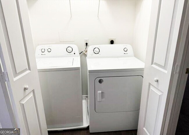 Building Photo - 220 Wild Flower Ln