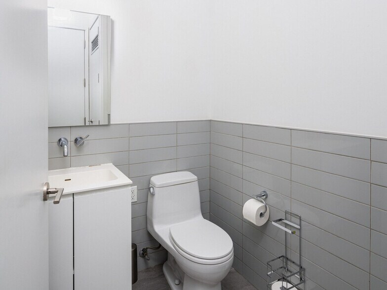 Building Photo - 134-136-136 Fulton St