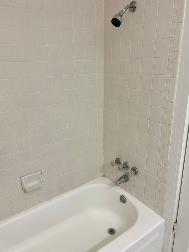 Building Photo - 2 bed 1 Bath House in Ideal Location in St Pete