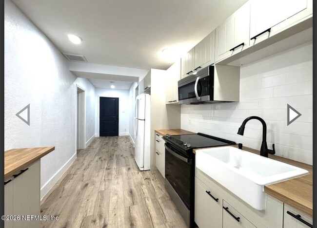 Building Photo - 8054 Graff Ln