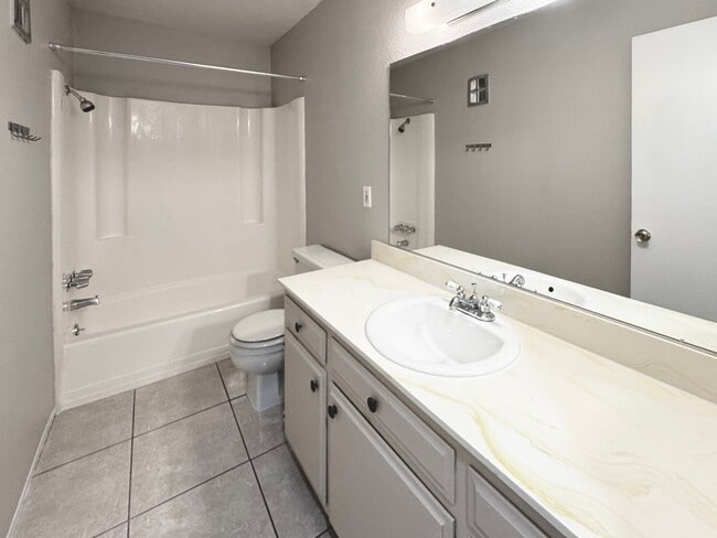 Building Photo - 1420 E Vegas Valley Dr