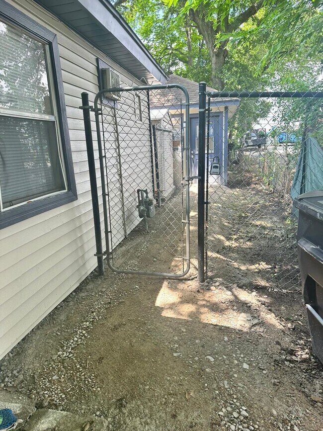 Building Photo - 2117 Thonig Rd