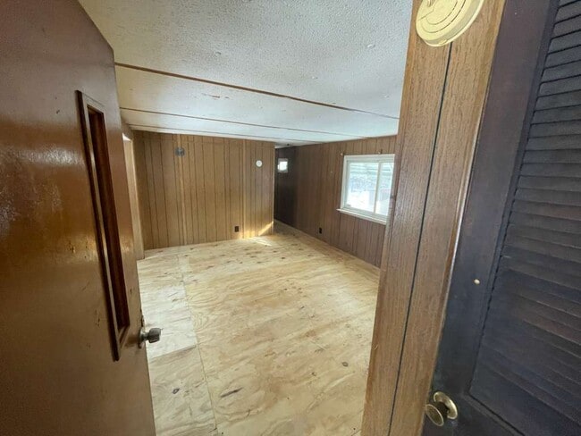 Building Photo - 1806 E Webster Rd