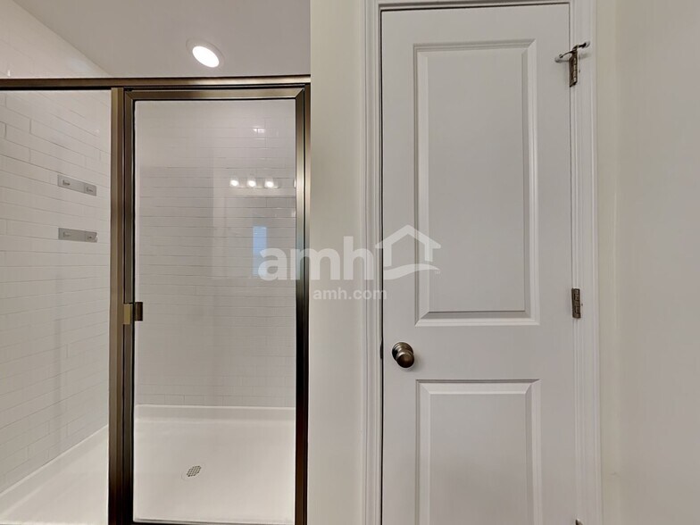 Building Photo - 316 Azore Way