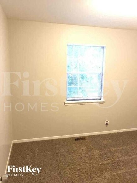 Building Photo - 990 Chelsea Ln