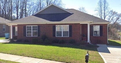 Building Photo - Move-in Ready!