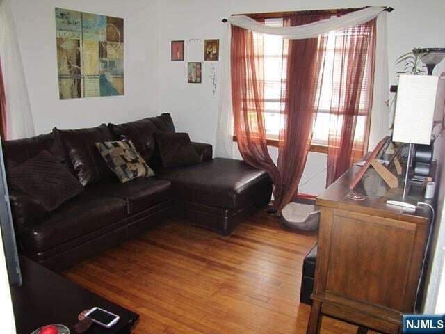 Building Photo - 11 Louis St