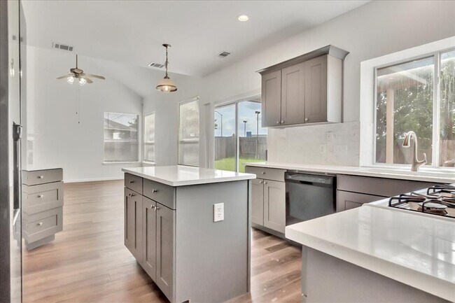 Building Photo - 1402 Grafton Ln