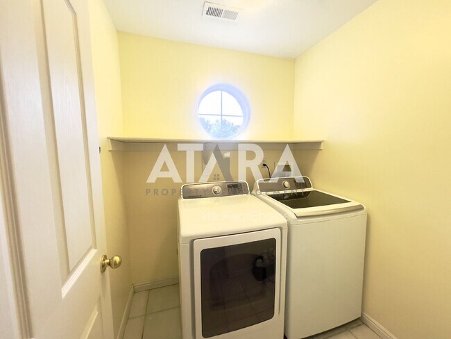 Building Photo - 11837 Sunrise View Dr