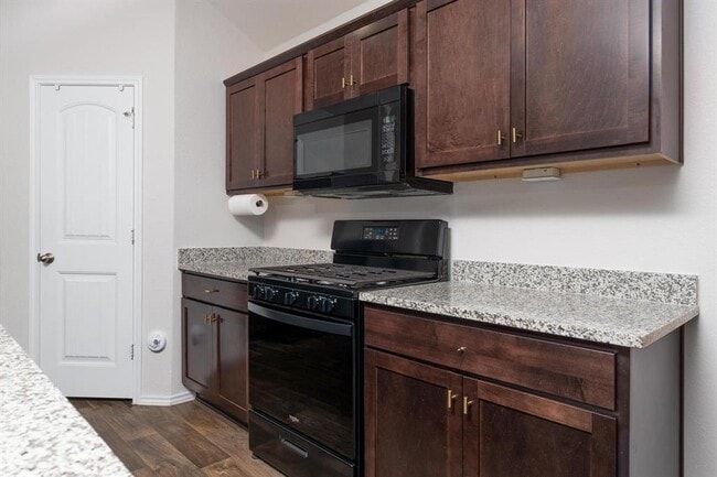 Building Photo - 105 Black Wolf Run