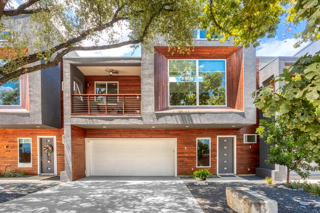 Building Photo - 326 Clay