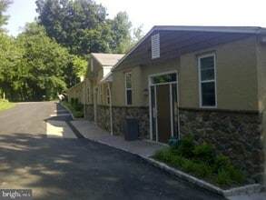 Building Photo - 85 Valley Rd