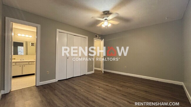 Building Photo - 3210 13 Colony Mall