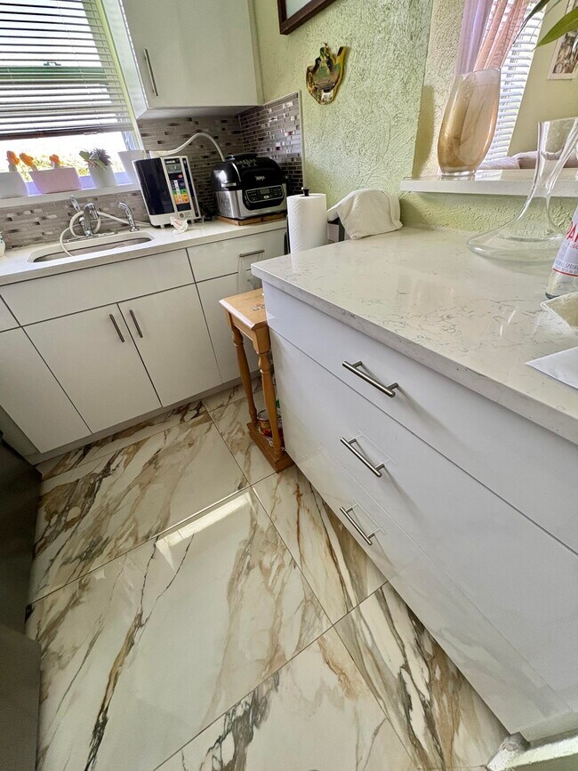 Building Photo - 166 Sheffield G