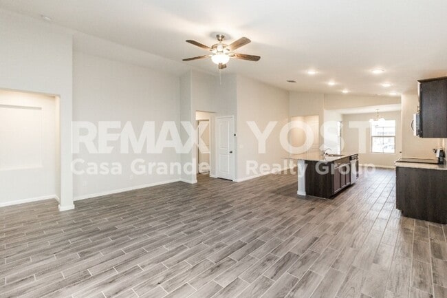 Building Photo - Bright & Modern Living with Open Layout & Backyard Space