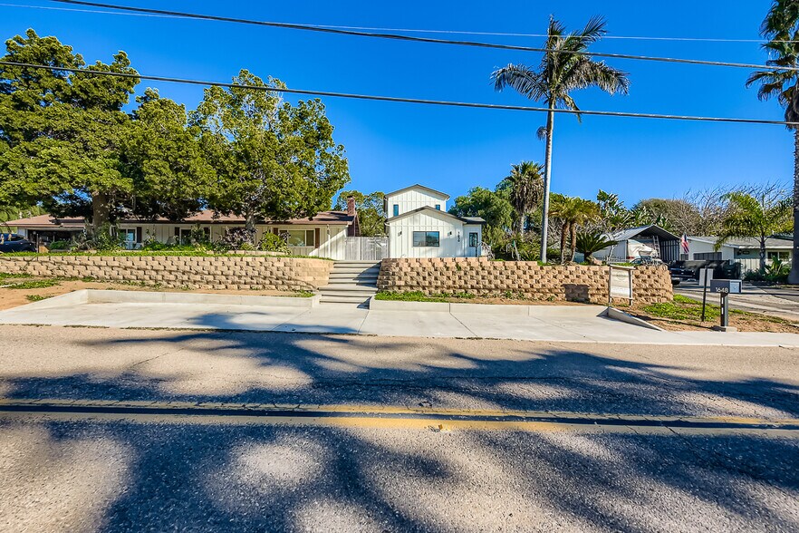 Building Photo - 1656 York Dr