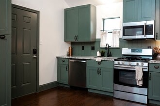 Building Photo - 2522 Calumet St