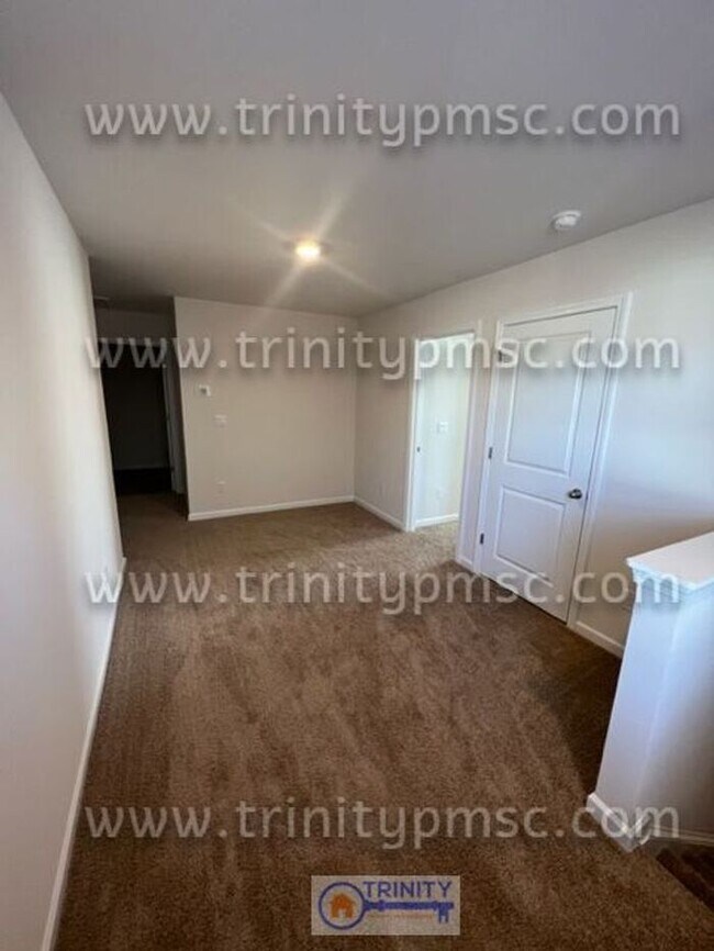 Building Photo - LOOK AT THIS BEAUTY!