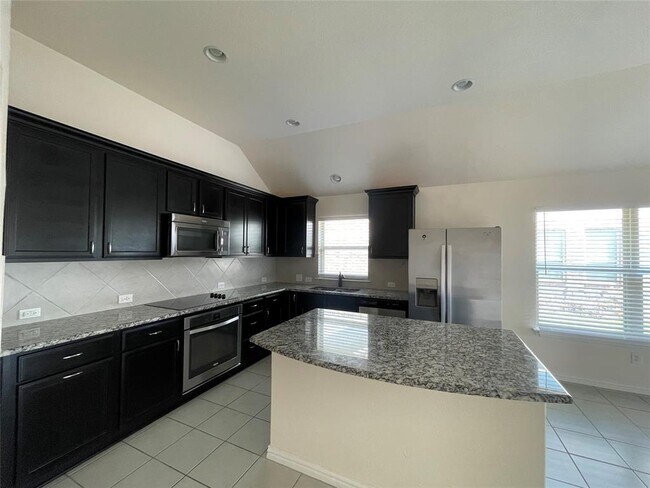 Building Photo - 709 N Emory Cove