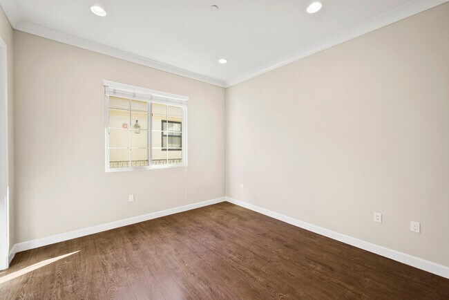 Building Photo - 342 Myrtle St