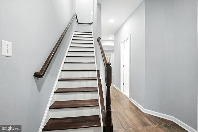Building Photo - 7416 Riding Meadow Way