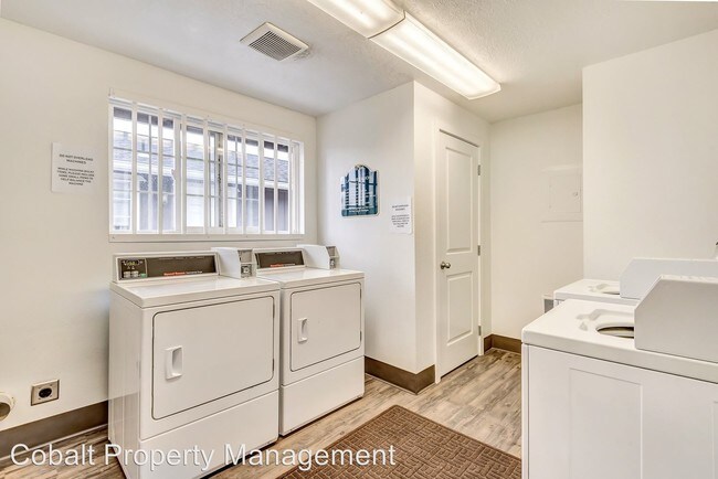 Building Photo - 960 NW Fairmont St