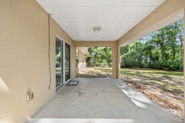 Building Photo - Spacious 3-Bedroom Home with Modern Open Floor Plan in Desirable Marion Oaks!