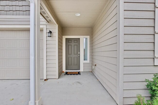 Building Photo - 2213 E Elm Grove Dr