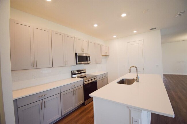 Building Photo - 2370 Lancashire St