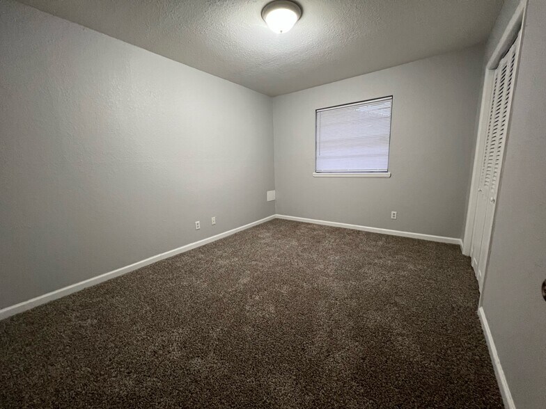 Building Photo - 4715 S Fulton Ct