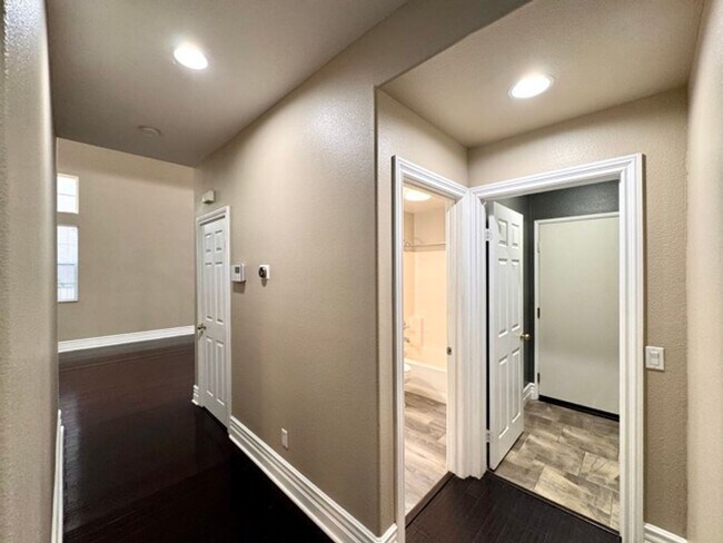 Building Photo - Beautiful 4 Bedroom Murrieta Home with Sol...