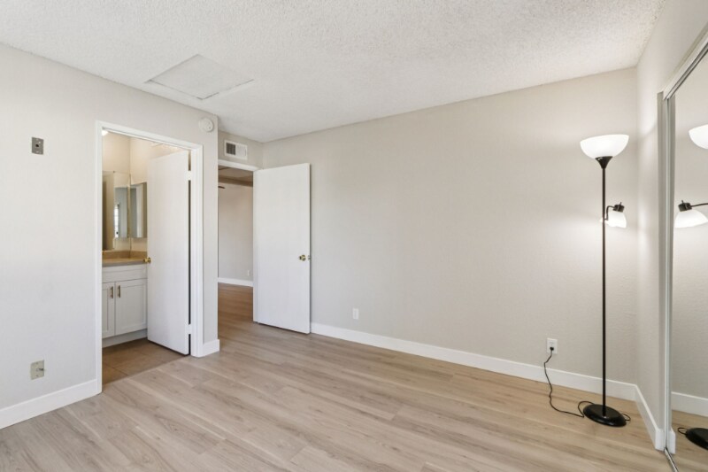 Building Photo - 626 E Verdugo Ave