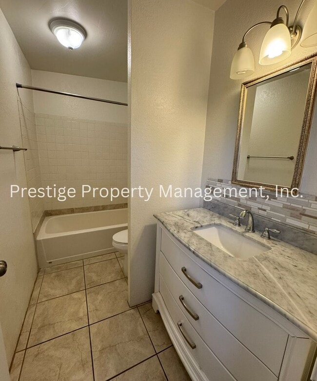 Building Photo - 3bd/2ba home tucked away in Northwest Tucson!!