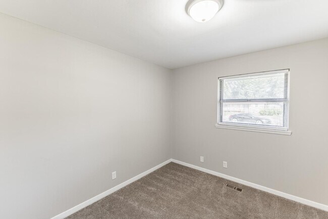 Building Photo - 2402 Mcclain Cir NW