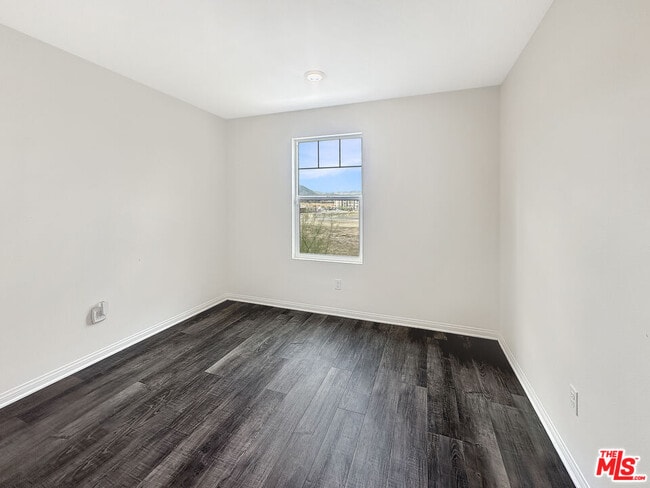 Building Photo - 27607 Sawtooth Ln