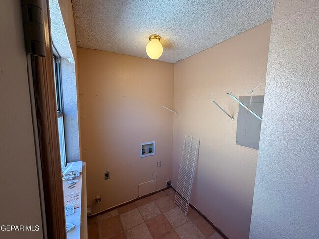 Building Photo - 7148 Villa Hermosa Dr