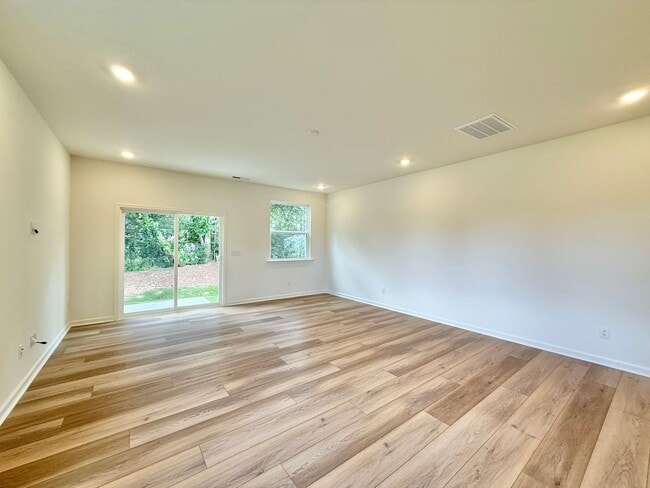 Building Photo - Stunning New Construction 3BD, 2.5BA End U...