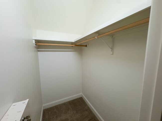Building Photo - 2167 Shadowbrook Dr