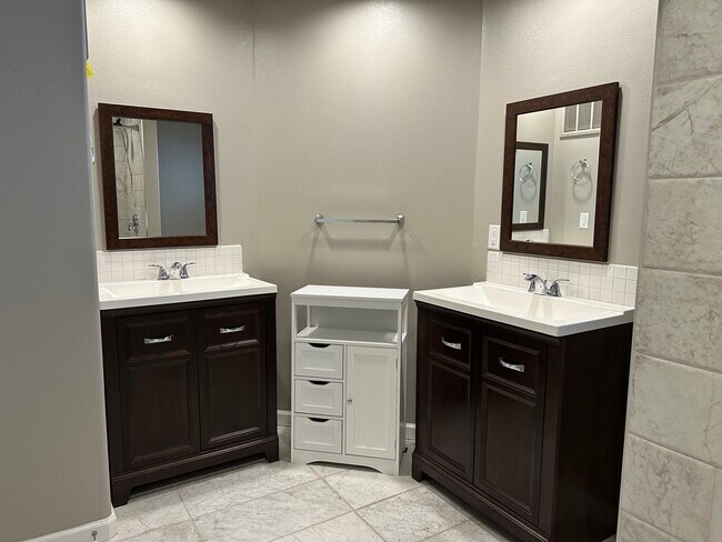 Building Photo - 73270 Desert Greens Dr N