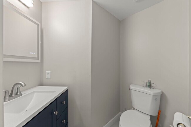 Building Photo - 972 Westgate Dr