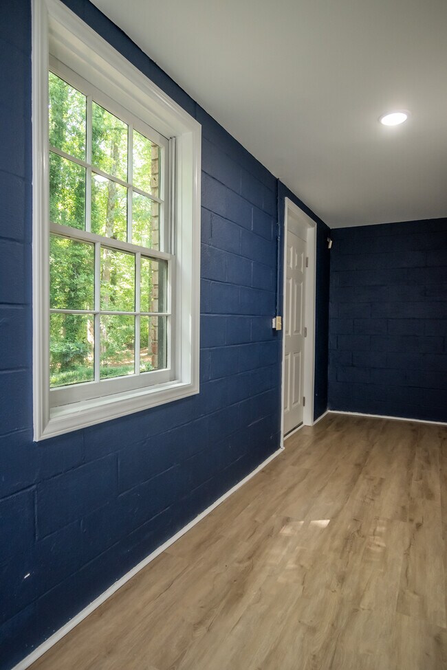 Building Photo - 1051 Crooked Creek Rd