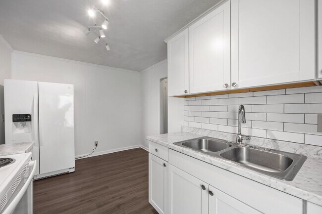 Building Photo - "Charming 1-Bed Gem at 509-511 Cape Ave, Raleigh – Your Cozy Retreat Awaits!"