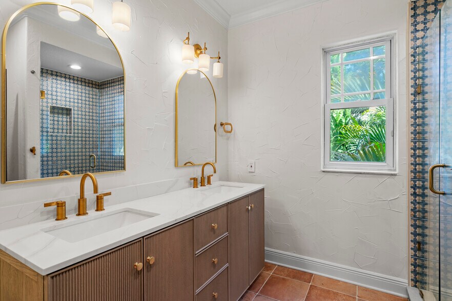 Building Photo - 2936 W Knights Ave