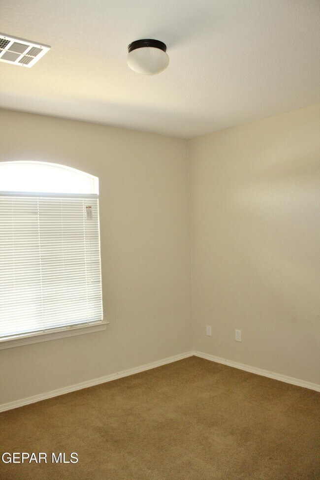 Building Photo - 14444 Desert Sage Dr