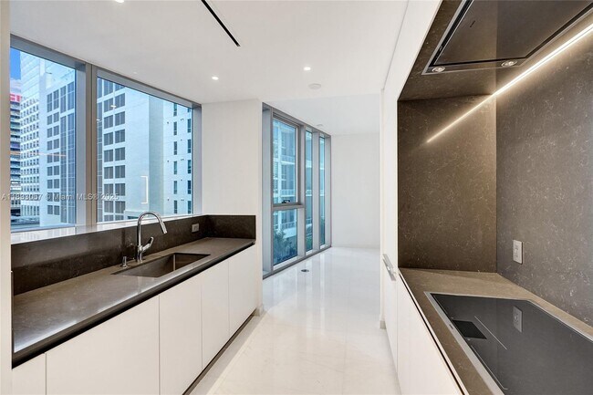 Building Photo - 300 Biscayne Blvd Way