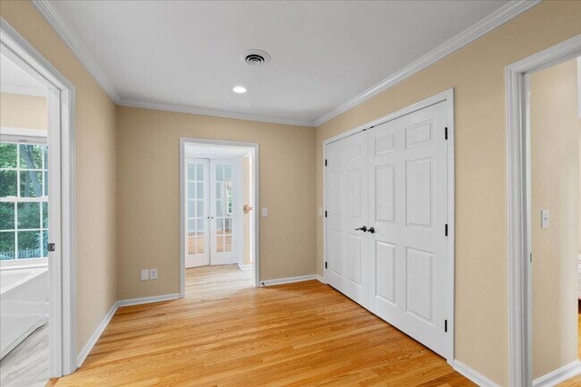 Building Photo - Spacious Home with Fenced Yard Exclusive Access to Hethwood Amenities