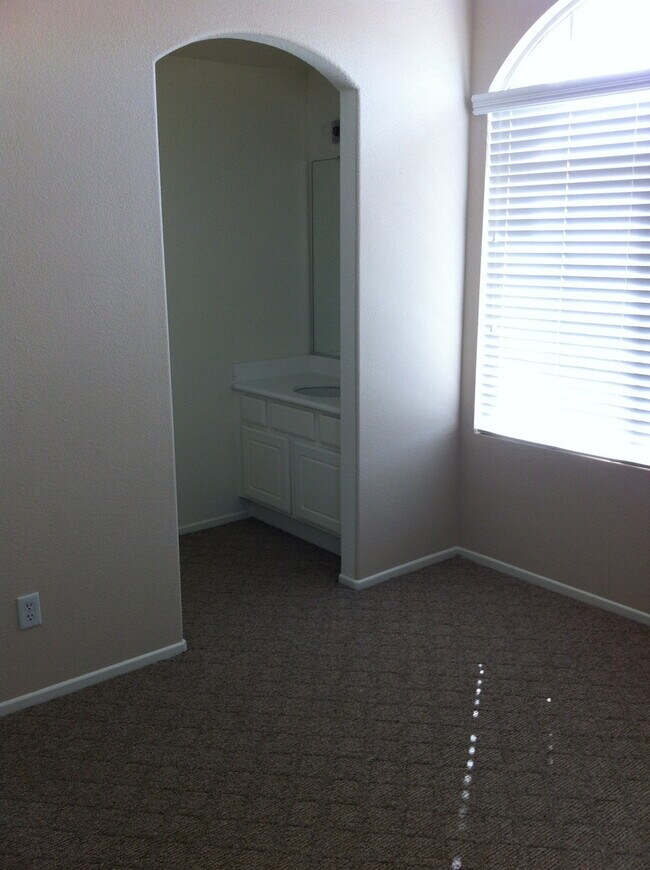 Building Photo - Beautiful 4 bedroom home in Eagle Ranch!