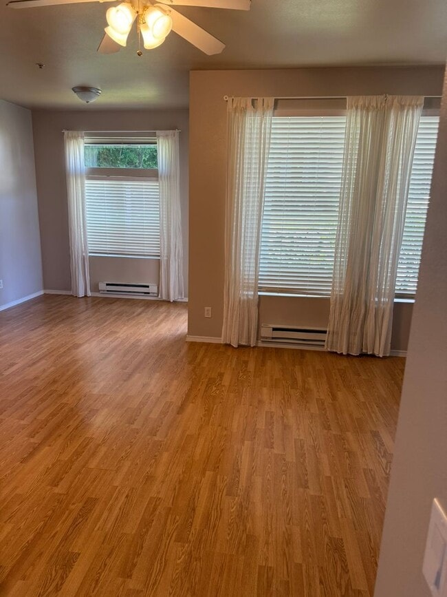 Building Photo - 2Bd/2Ba Kent Condo